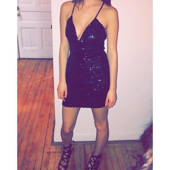 Dresses & Skirts - Black sequin night out dress! 🖤